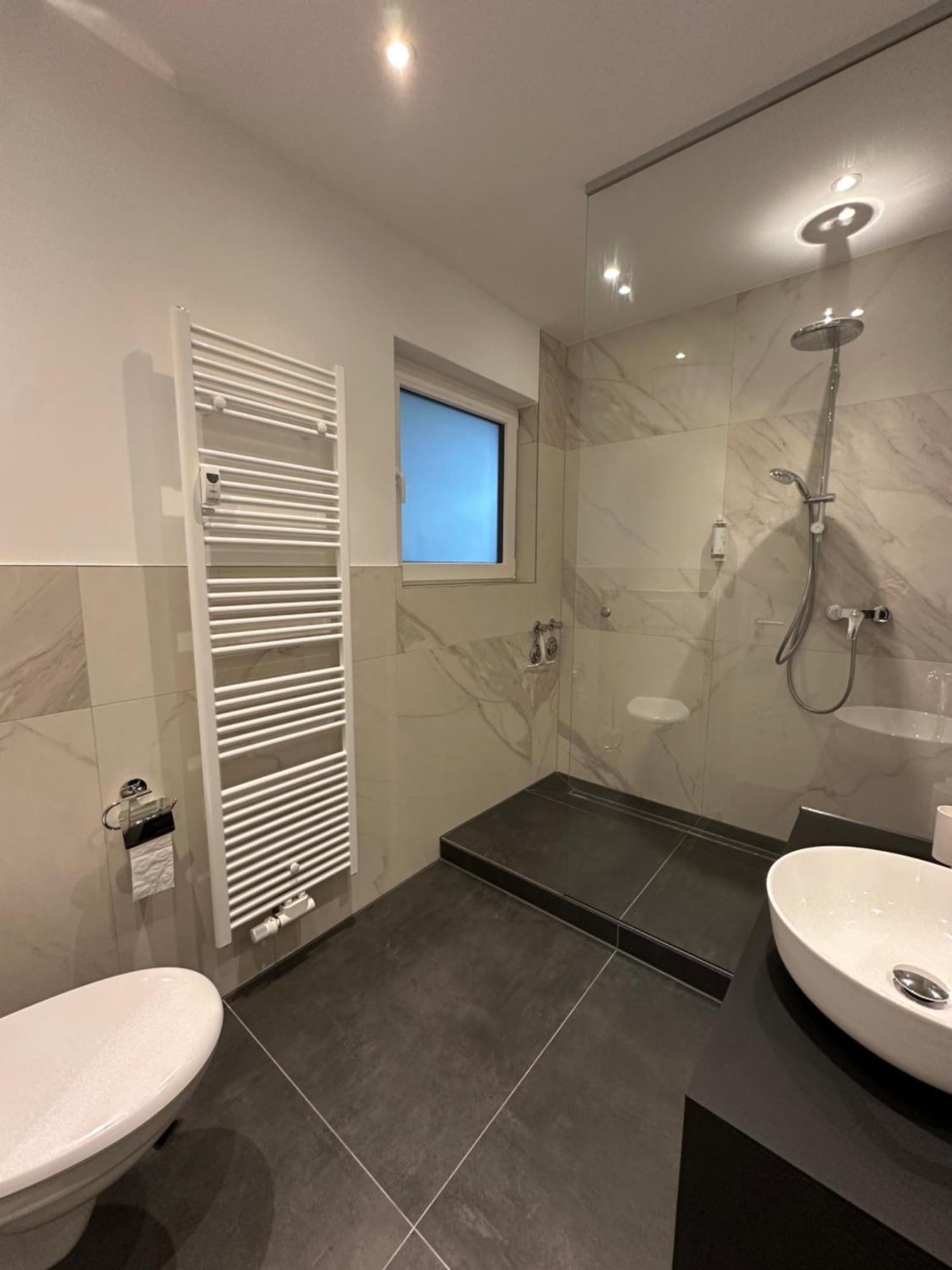 8-living Apartment